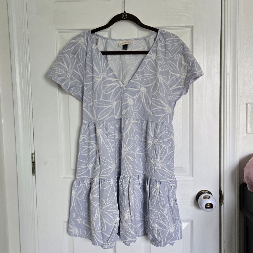 Universal Thread Blue and White Floral Dress